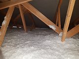 Zateplení valbové střechy foukanou izolací